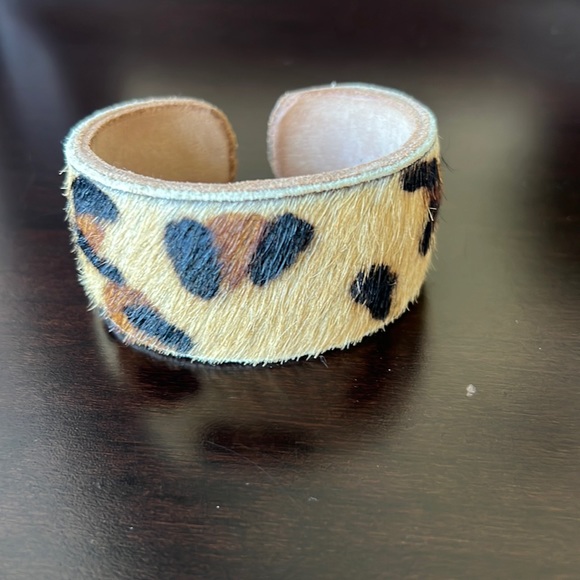 Cheetah cuff - Picture 1 of 4